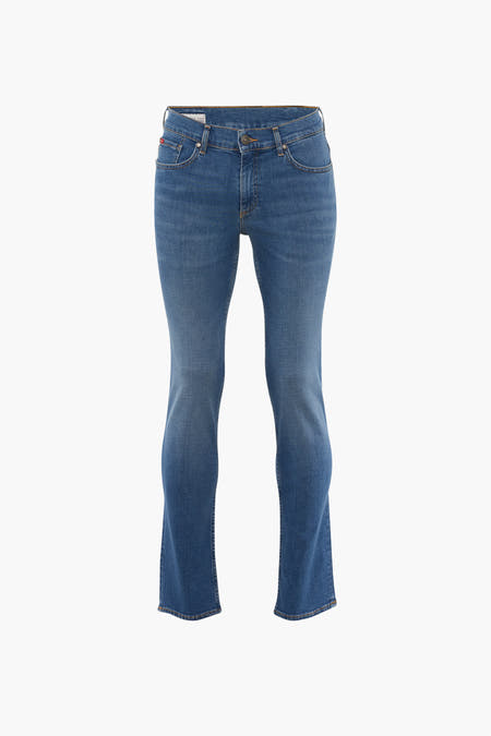 Blauwe slim jeans van Lee Cooper, effen wassing en traditionele jeans details.
