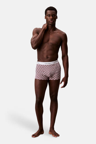 Multicolor boxershort van Calvin Klein met geometrisch rood patroon en witte tailleband met merknaam.