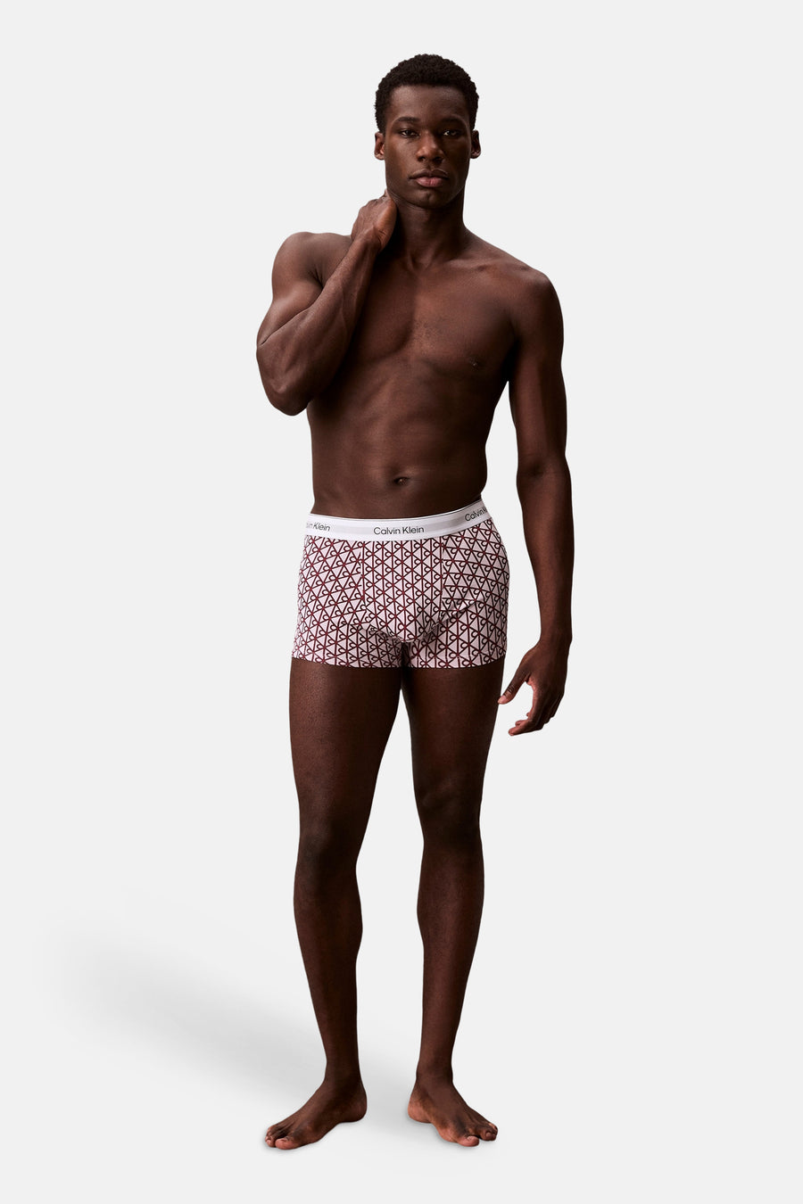 Multicolor boxershort van Calvin Klein met geometrisch rood patroon en witte tailleband met merknaam.