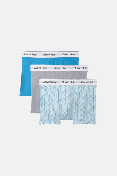 Slip multicolore de Calvin Klein, avec un motif de logos répétés.