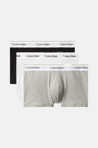 Ensemble de slips multicolores Calvin Klein, composé de noir, blanc et gris.