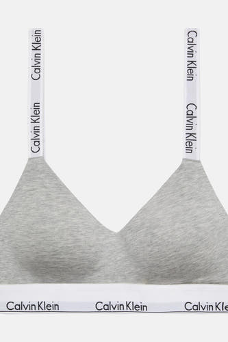 Grijze beha van Calvin Klein met logo op de bandjes en de onderband, cropped.
