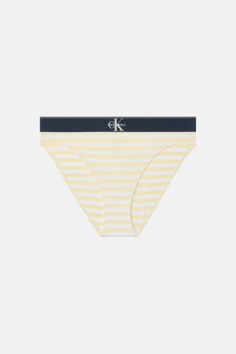 Gele slip van Calvin Klein met witte strepen en een donkerblauwe elastische band.