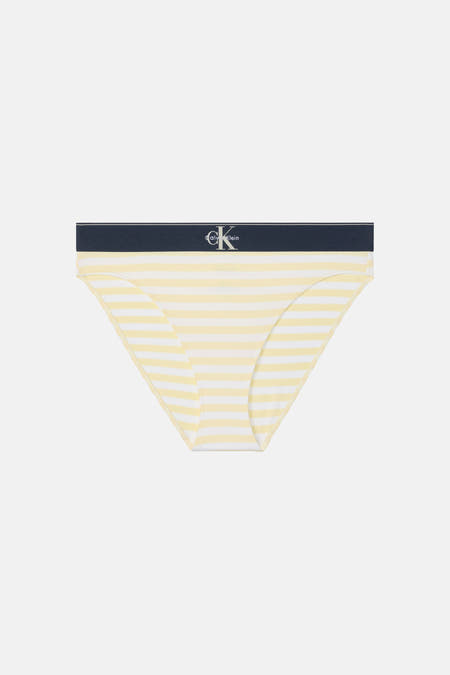 Gele slip van Calvin Klein met witte strepen en een donkerblauwe elastische band.