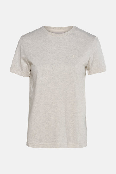 Beige T-shirt met korte mouwen van Calvin Klein, effen kleur en subtiel logo op de borst.