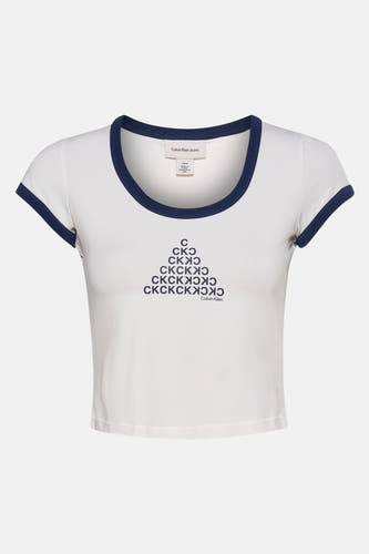 Wit T-shirt met korte mouwen van Calvin Klein Jeans, met marineblauwe rand en grafische logo-opdruk.
