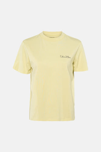 Geel T-shirt met korte mouwen van Calvin Klein, met een geborduurd logo op de borst en een ronde hals.
