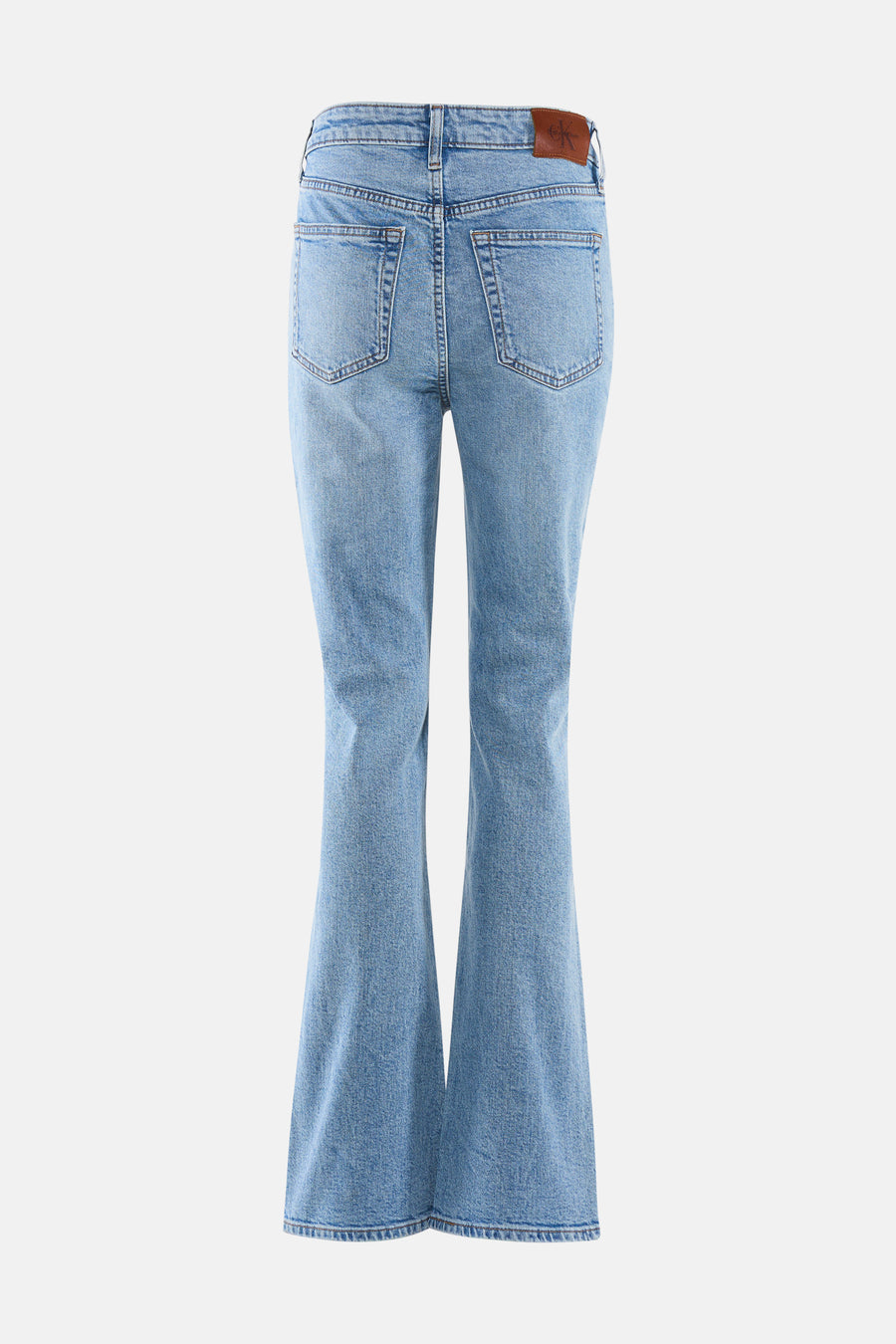 Lichtblauwe skinny bootcut jeans van Calvin Klein, achterzijde met bruin label en flared pijpen
