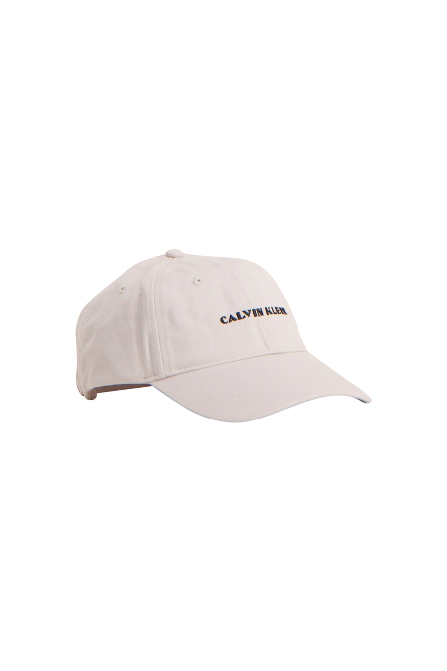 Lichtbeige pet van Calvin Klein met donker 'CALVIN KLEIN' borduursel op de voorkant, van opzij gezien.