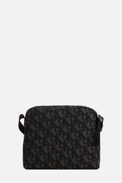Zwarte schoudertas van Calvin Klein met een all-over logoprint.
