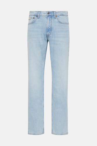 Lichtblauwe slim fit jeans van Calvin Klein, met klassieke denim textuur en subtiele stiksels.
