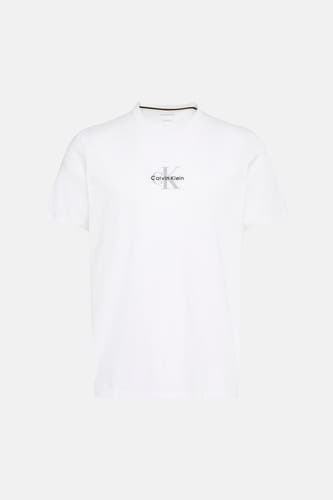 T-shirt blanc à manches courtes Calvin Klein avec un logo gris sur la poitrine et une bande rayée à l'intérieur du col.