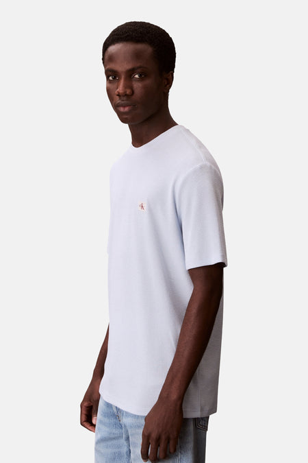 Blauw T-shirt met korte mouwen van Calvin Klein, met een fijn wafelpatroon en een discreet logo op de borst.