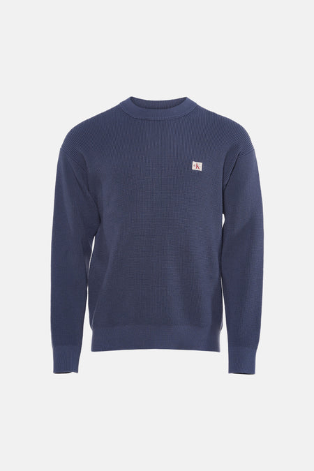 Blauwe ronde hals trui van Calvin Klein met fijne ribstructuur en klein logo op borst, front view