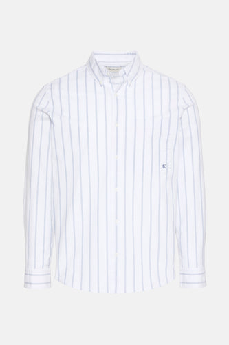 Wit gestreept overhemd met lange mouwen van Calvin Klein Jeans, met een subtiel logo op de borst.
