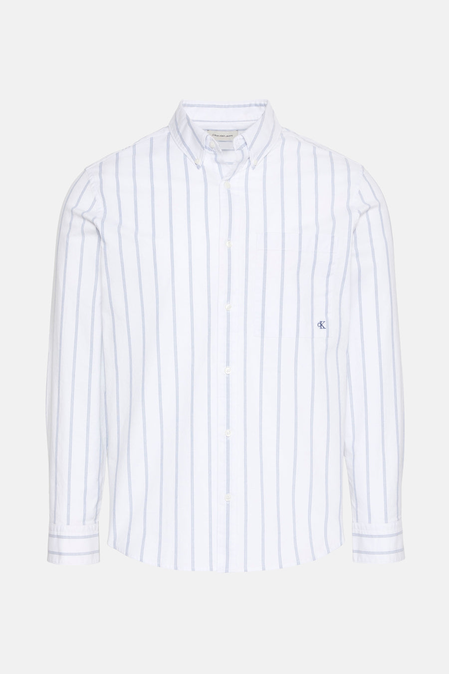 Wit gestreept overhemd met lange mouwen van Calvin Klein Jeans, met een subtiel logo op de borst.
