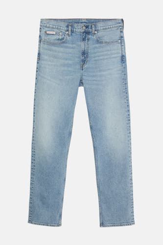 Jean droit en denim bleu clair de Calvin Klein, avec poches classiques et surpiqûres contrastées.