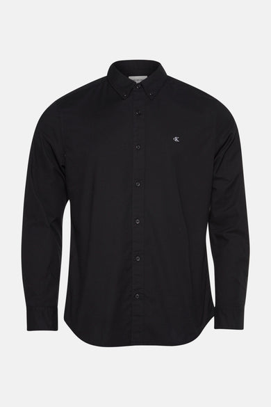 Zwart, lange mouwen overhemd van Calvin Klein, met een knoopsluiting en een subtiel logo op de borst.