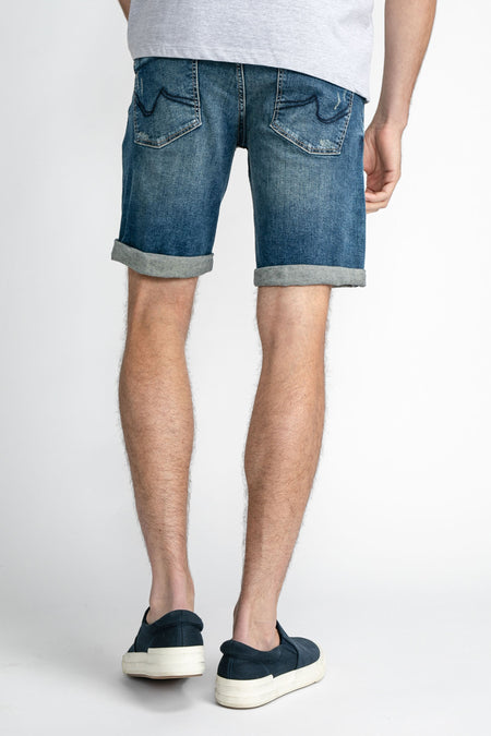 Denim jeansshort van Petrol Industries®, met opgerolde pijpen en achterzakken.
