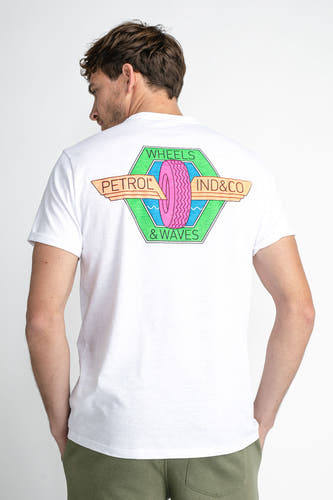 Wit T-shirt van Petrol Industries, met een kleurrijke print op de rug.