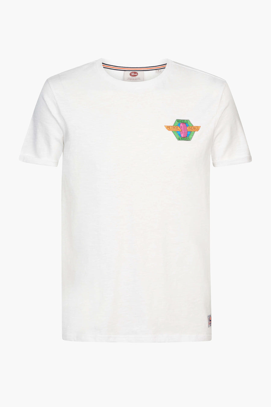 Wit T-shirt van Petrol Industries met korte mouwen en een vintage geïnspireerde opdruk op de borst.