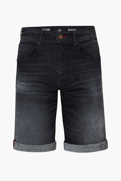 Zwarte jeansshort van Petrol Industries met opgerolde pijpen en een verwassen effect.
