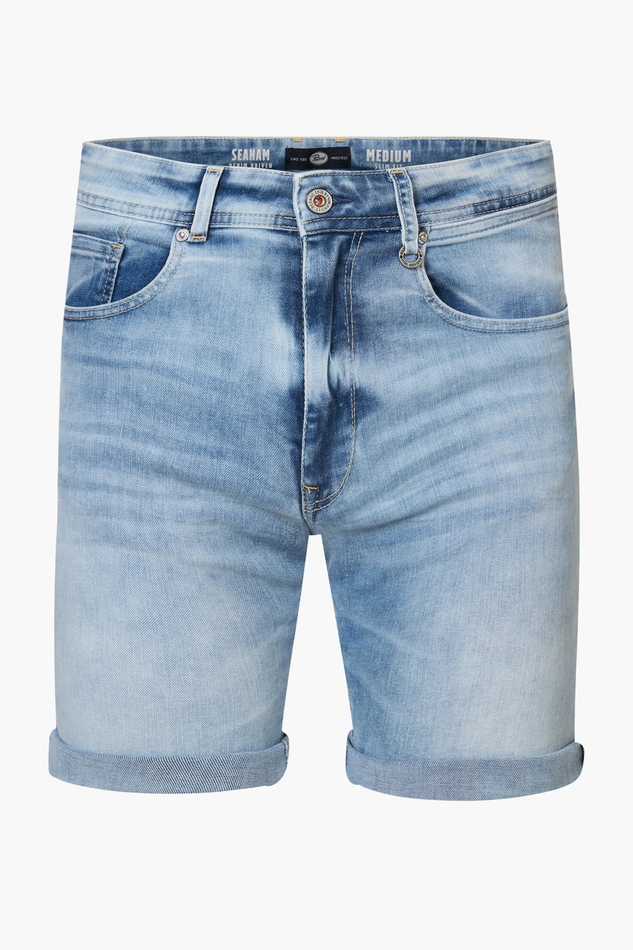 Blauw jeansshort van Petrol Industries met omgeslagen pijpen en lichte wassing.