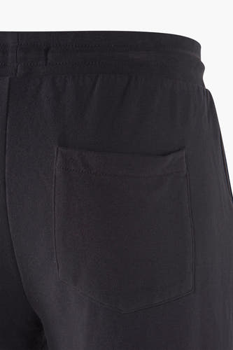 Zwarte short van Petrol Industries, met een achterzak en een elastische tailleband.