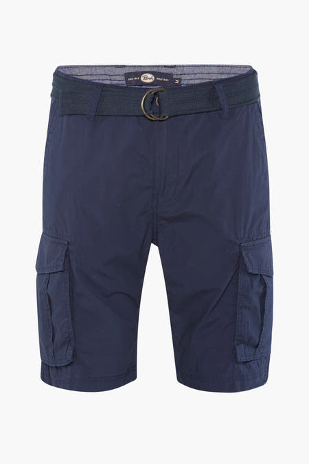 Shorts bleus de Petrol Industries avec poches et une ceinture, vus de dos.