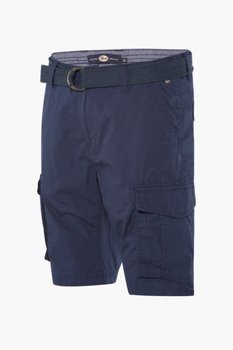 Blauwe bermuda van Petrol Industries, met een bijpassende stoffen riem met een metalen gesp.