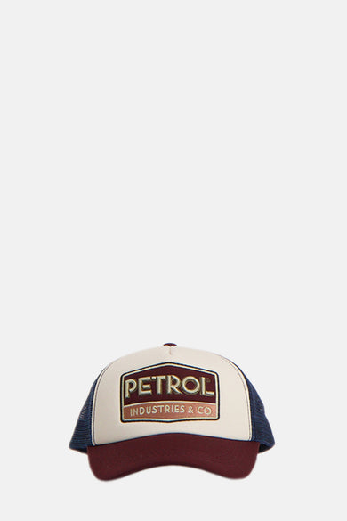 Meerkleurige pet van Petrol Industries® met mesh details en logo patch.
