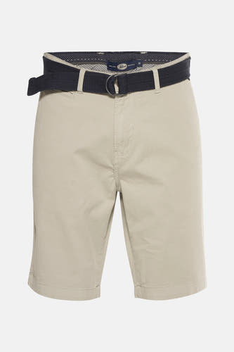 Groene short van Petrol Industries met donkerblauwe riem en subtiele stiksels.
