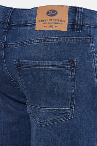 Shorts en jeans bleu de Petrol Industries, avec Industries poche arrière et étiquette de marque.