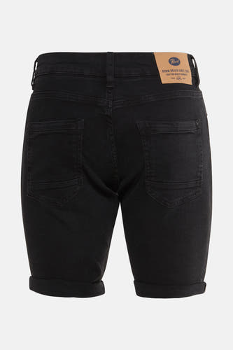 Zwarte jeansshort van Petrol Industries, met achterzakken en opgerolde pijpen.