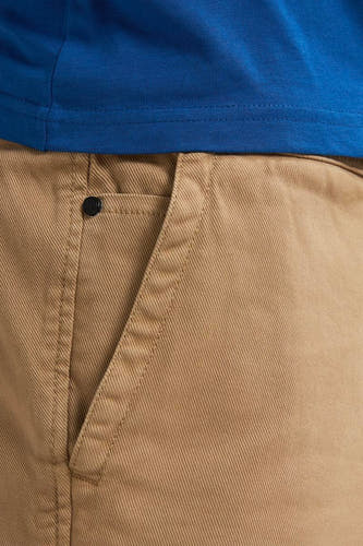 Pantalon court beige de Petrol Industries®, détail du sac avec fermeture à glissière.