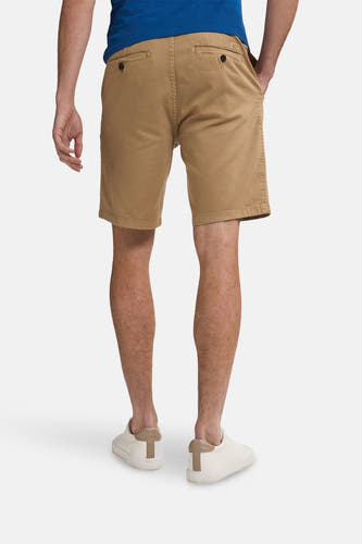 Short beige de Petrol Industries®, vu de l'rière, avec des poches et et et blanches.