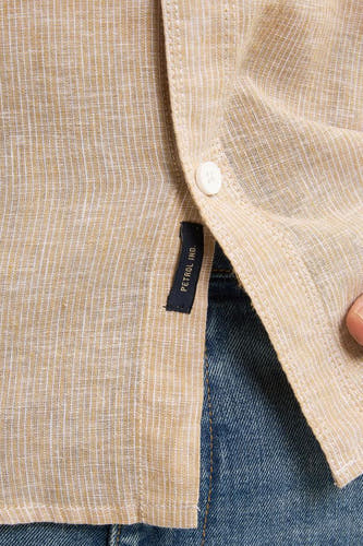 Beige overhemd met lange mouwen van Petrol Industries, met een gestreept patroon en een button-down sluiting.