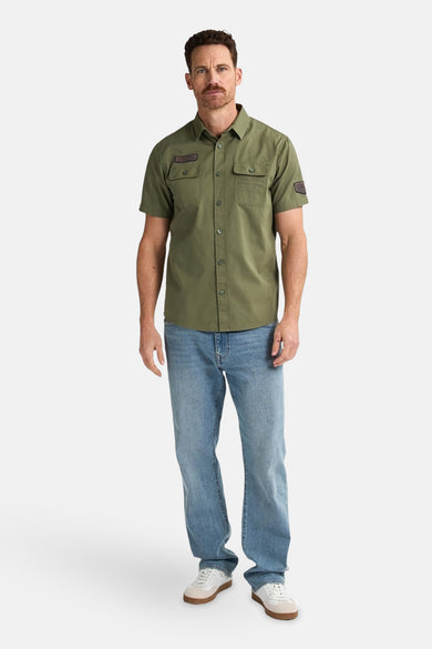 Kaki hemd met korte mouwen van Petrol Industries®, met zakken en merkpatches.