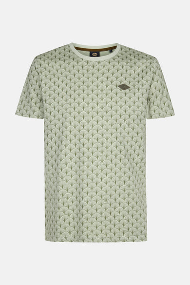 Groen T-shirt met korte mouwen van Petrol Industries, met een grafisch waaierpatroon over het hele shirt.
