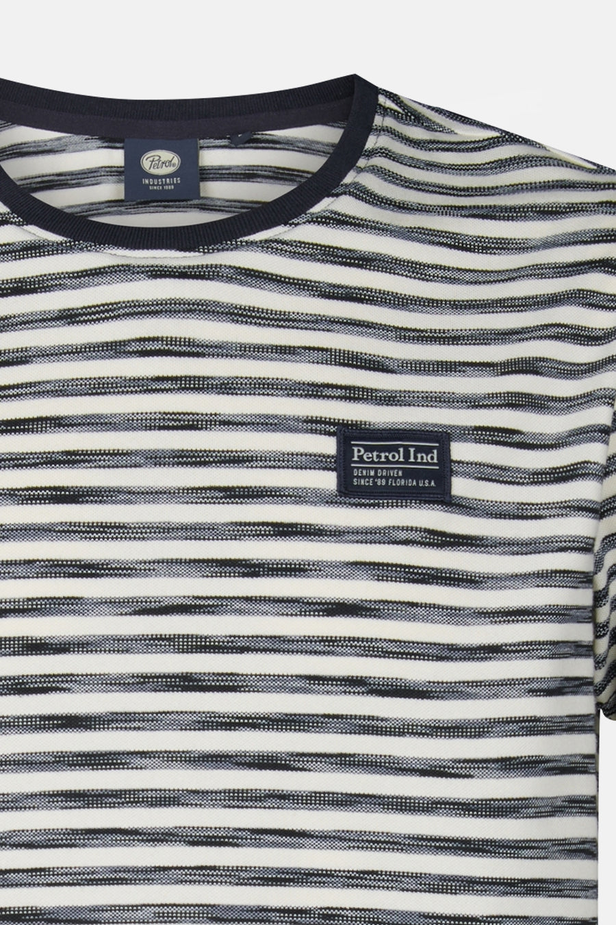 Gestreept T-shirt met labels.