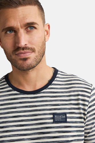 Man met blauwe ogen in gestreept t-shirt van Petrol Ind.