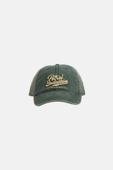 Casquette verte de Petrol Industries, avec une fermeture à sangle réglable à l'arrière.