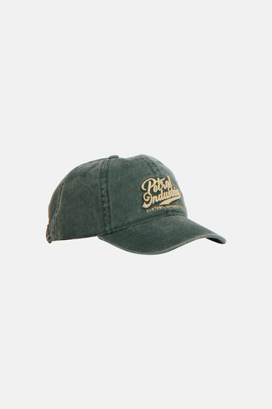 Casquette verte de Petrol Industries avec texte brodé sur le devant, dans un style délavé.