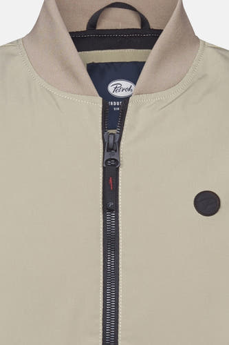 Beige korte jas van Petrol Industries met een zwarte ritssluiting en ronde patch.