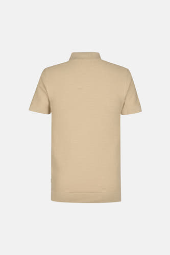 Beige polo met korte mouwen van Petrol Industries, met een fijn ribbelpatroon en effen kraag, van achteren gezien.