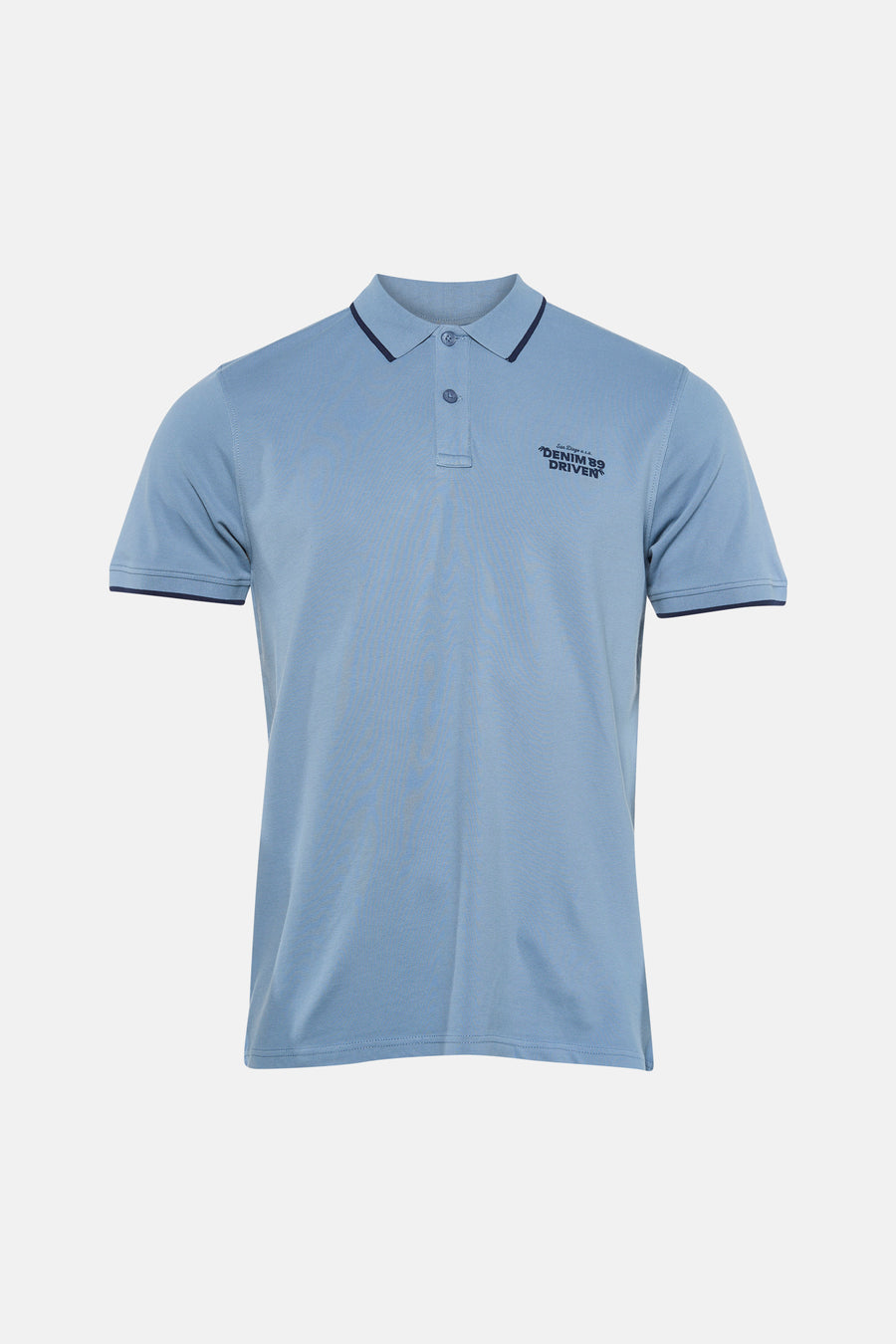 Blauw poloshirt met korte mouwen van Petrol Industries, afgewerkt met marineblauwe accenten op de kraag en mouwen.