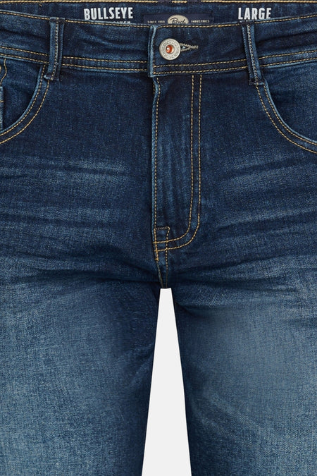 Donkerblauwe jeansshort van denim van Petrol Industries, met contrasterende stiksels en een merkknop.