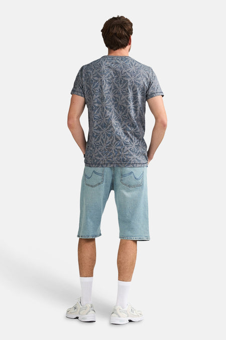 Jeansshort in lichtblauw denim van Petrol Industries®, met zakken en gerafelde randen.
