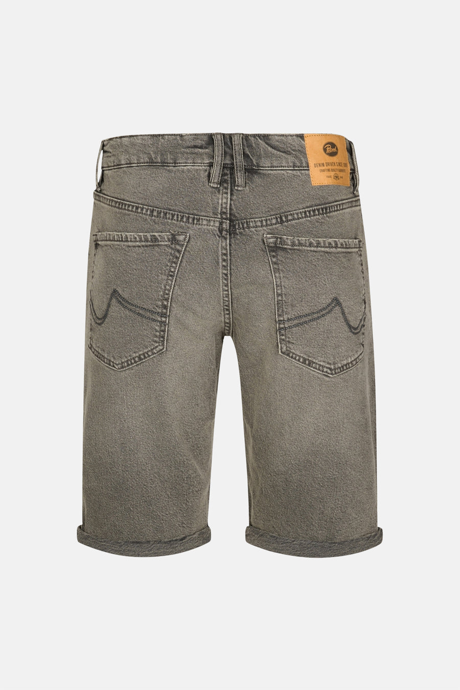 Short en jean gris moyen de Petrol Industries avec poches arrière et jambes retroussées.
