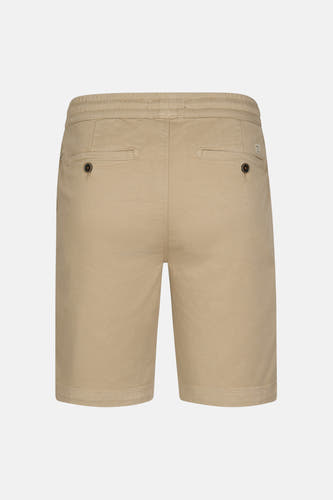 Beige short van Petrol Industries, met achterzakken en een elastische tailleband.